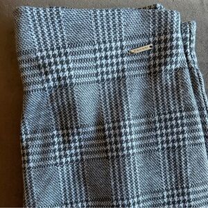 Tahari Black and Gray Plaid knitted Trousers with front Pleat